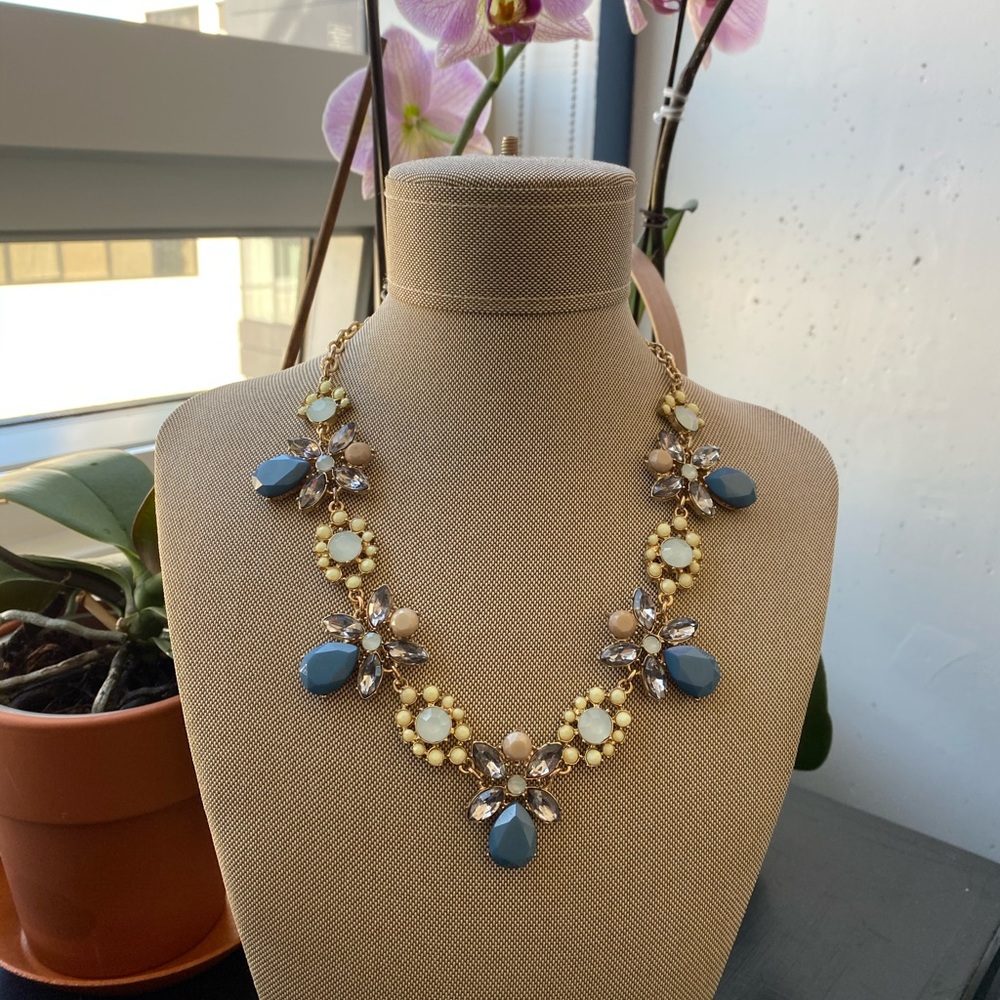 Adjustable length statement necklace